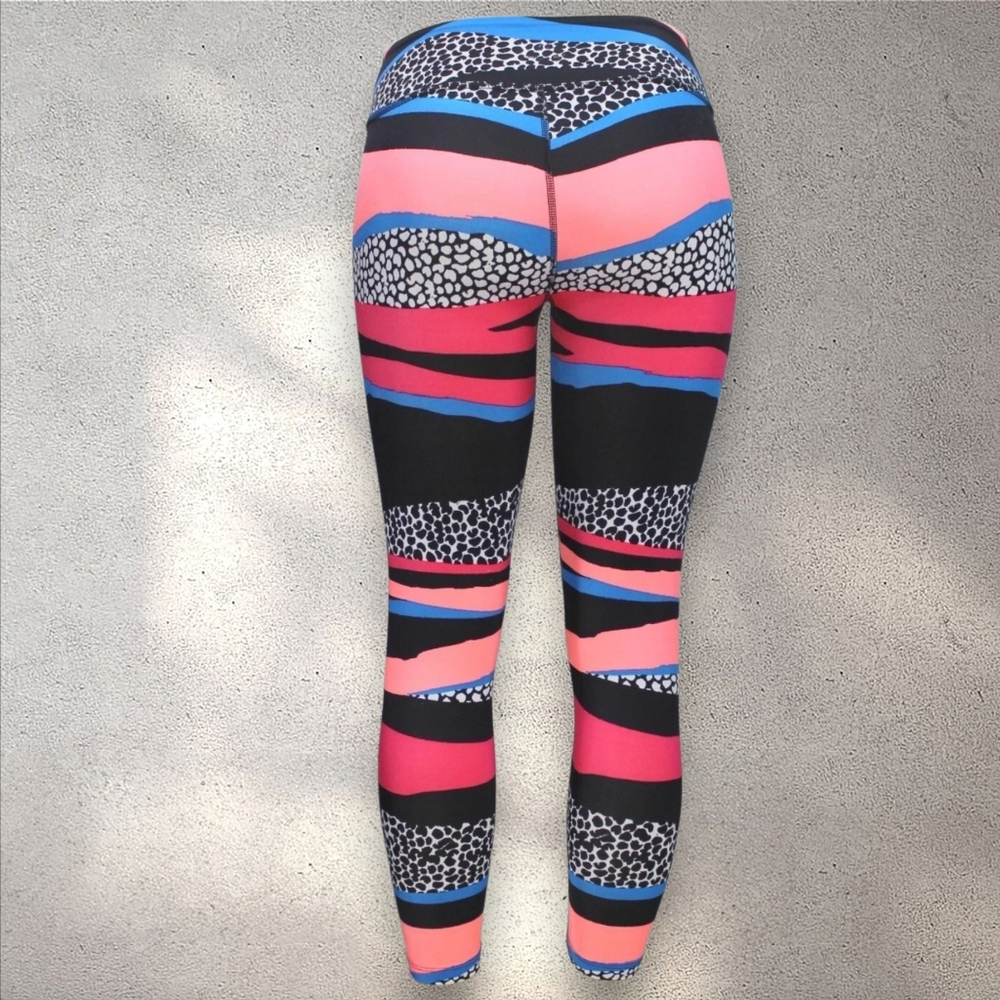 Beyond Yoga Multi-Color Cropped Leggings Size Small - Picture 2 of 8